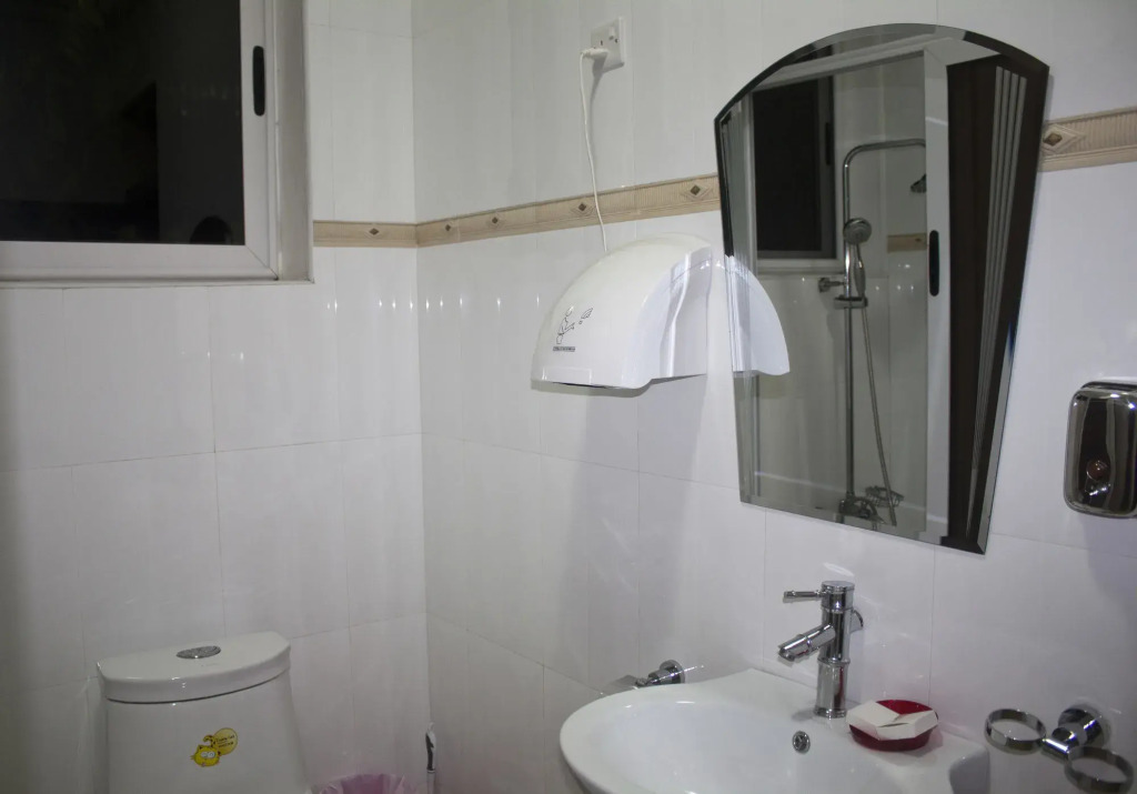 At Home Boutique Hostel and Suite