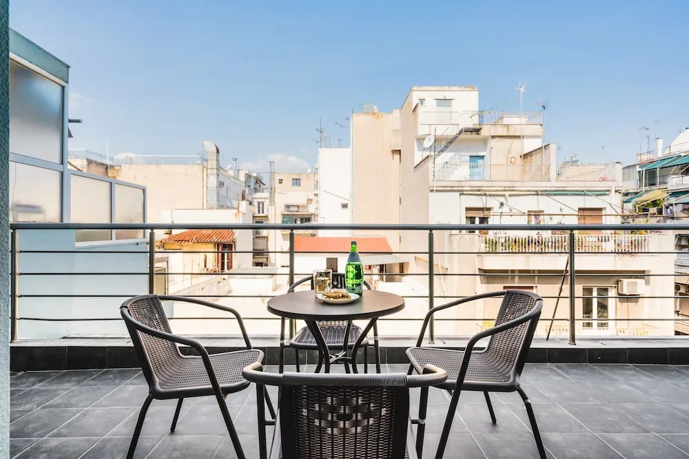Sanders Home Suites - Bright Downtown 2-bdr. Apt