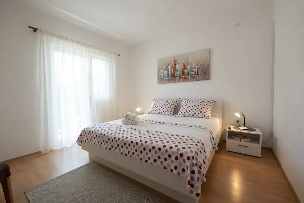 Spacious Apartment w. Balcony, big Garden & Grill