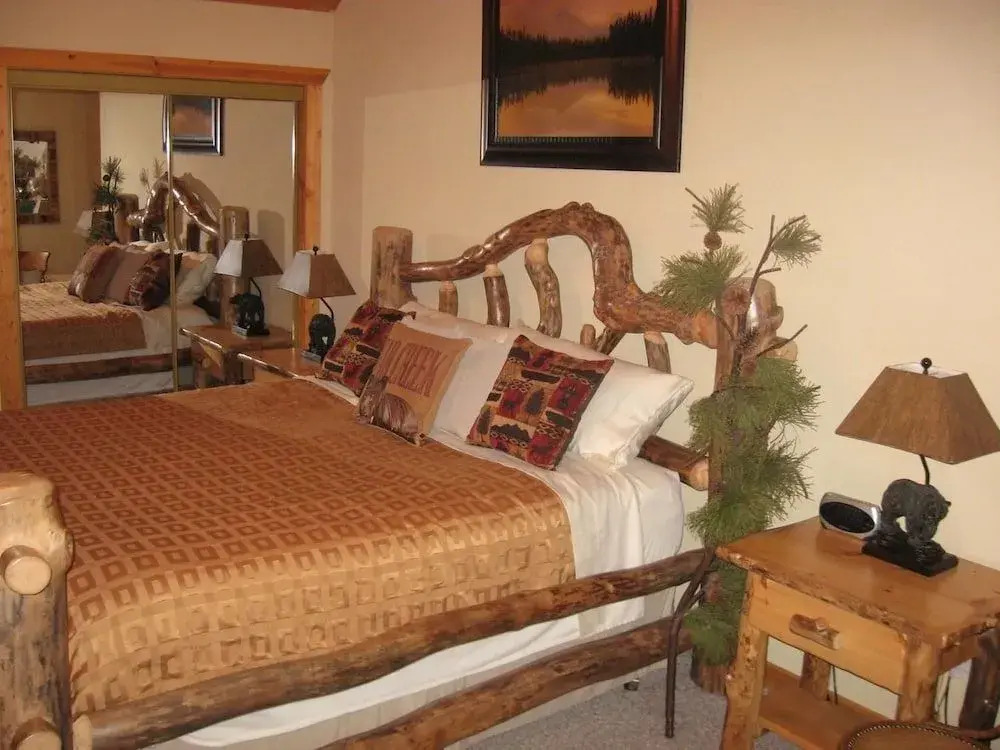 Bear Creek Cabin by RedAwning
