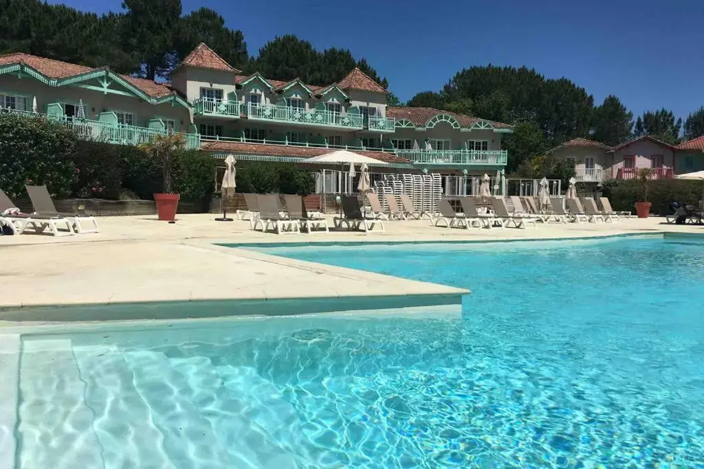 L'orée des Pins TROPICO Appartement T2 en RDC avec terrasse refait à neuf