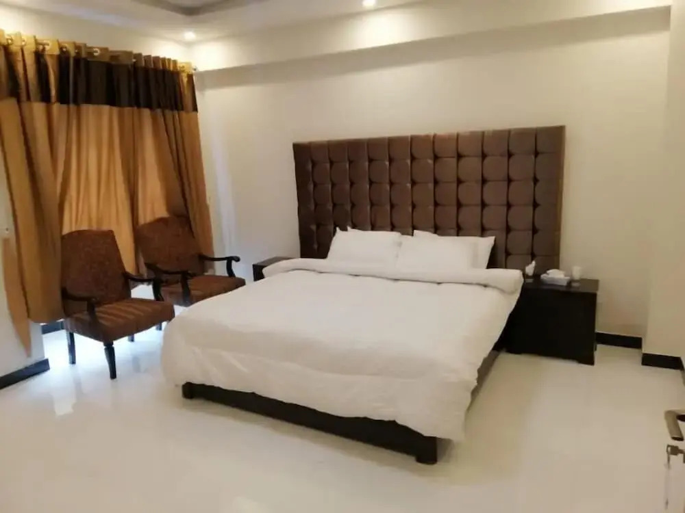 Cloud Way Hotel