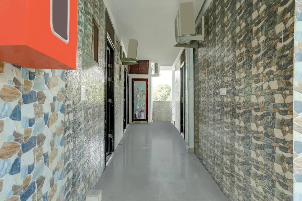 OYO Flagship 79099 Hotel Blue Sapphire Canal Road