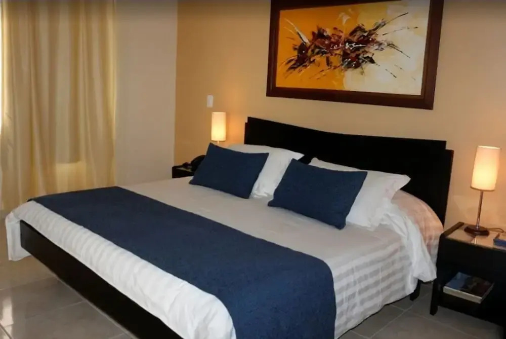 HOTEL PLAZUELA REAL