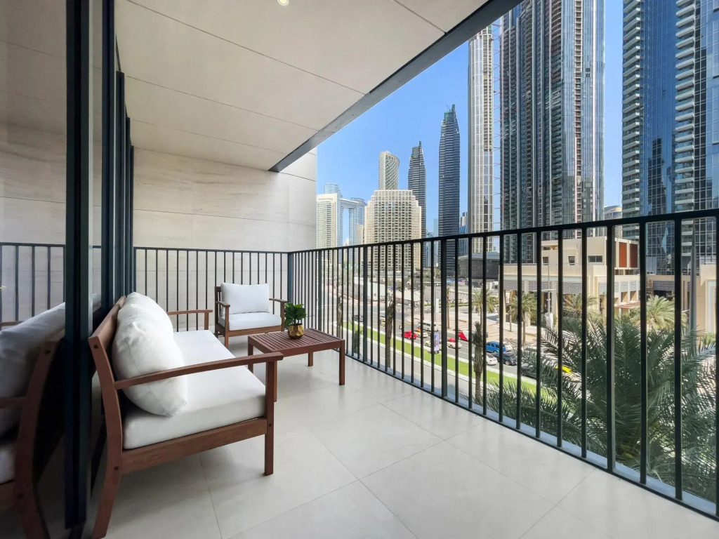 Lux 4BR Duplex in Blvd of Downtown