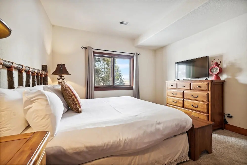 Water Dance Retreat 4 Bedroom Townhouse by RedAwning