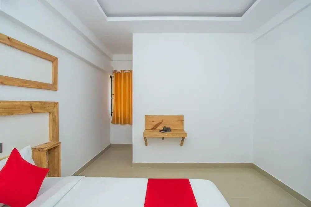 OYO 15111 Greencity Comforts