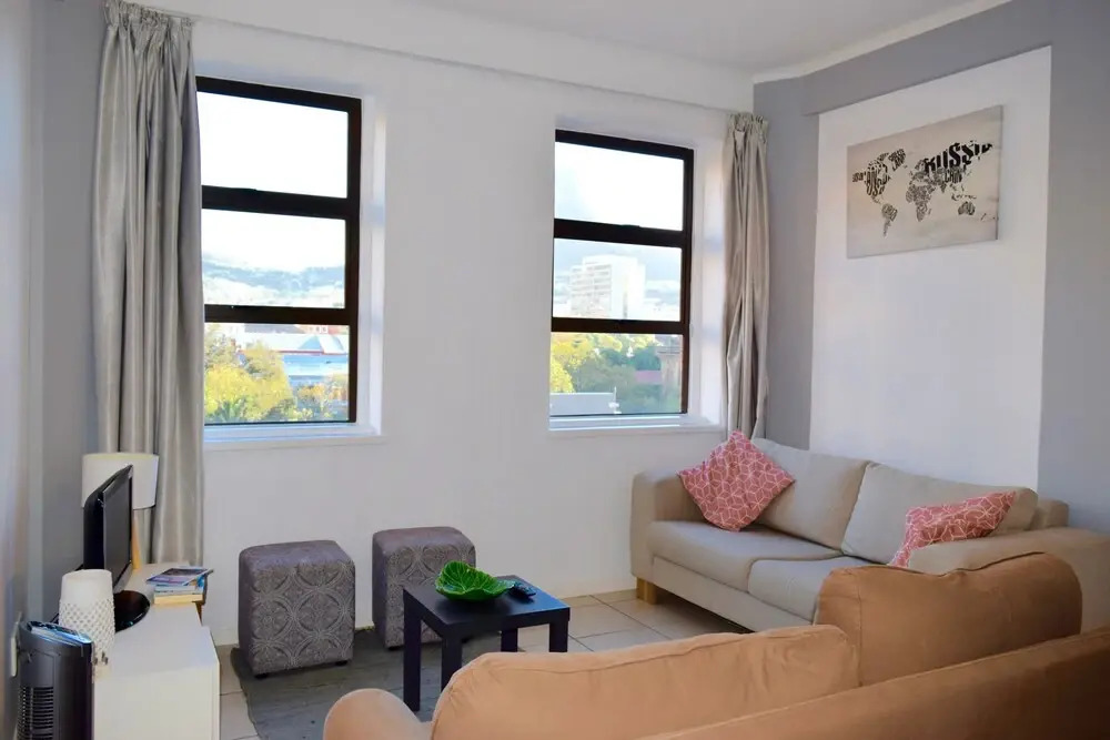 1 Bedroom Flat With Views of Table Mountain and Lions Head