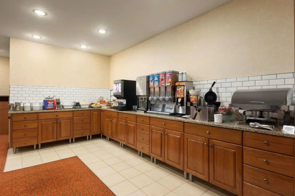 Country Inn & Suites by Radisson, Owatonna, MN