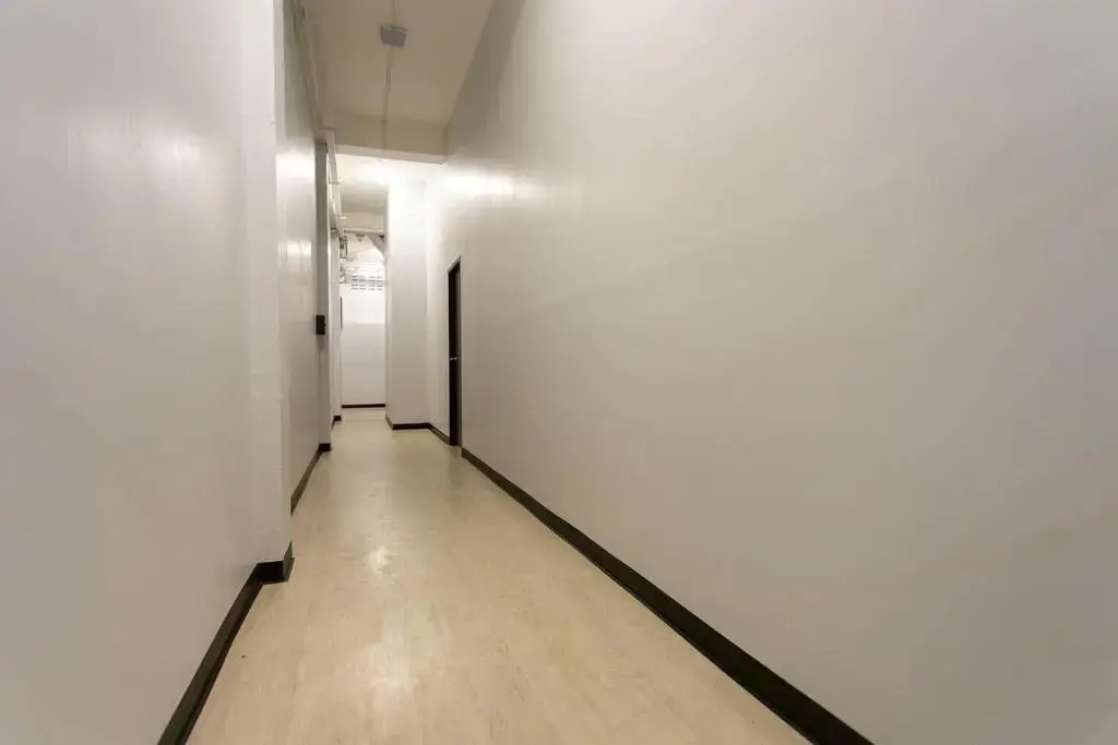 U2 Large 2 Bedrooms 100m to BTS station