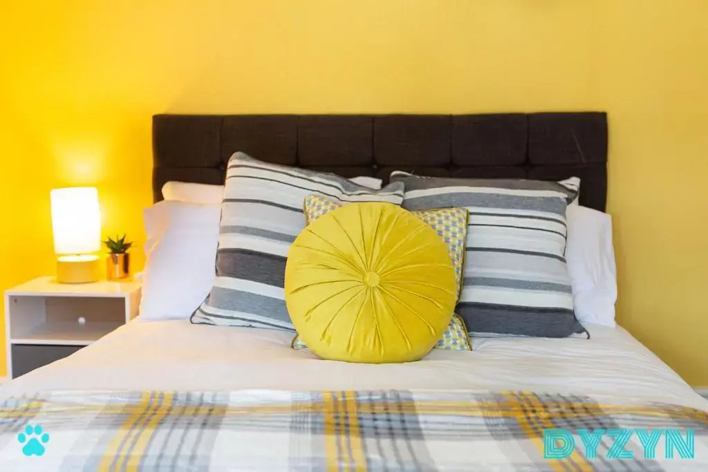 River View - 1 Bed Serviced Apartment in Cardiff City Center - Street Parking - By DYZYN