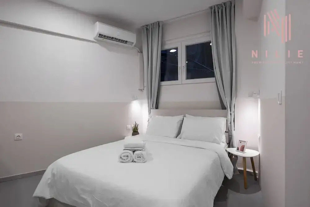 Venus, Nilie Hospitality MGMT