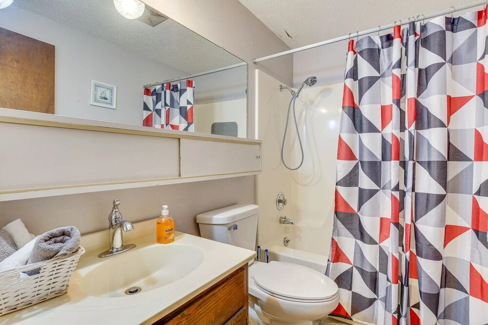 Downtown Pierre Apartment ~ 1/2 Mi to River!