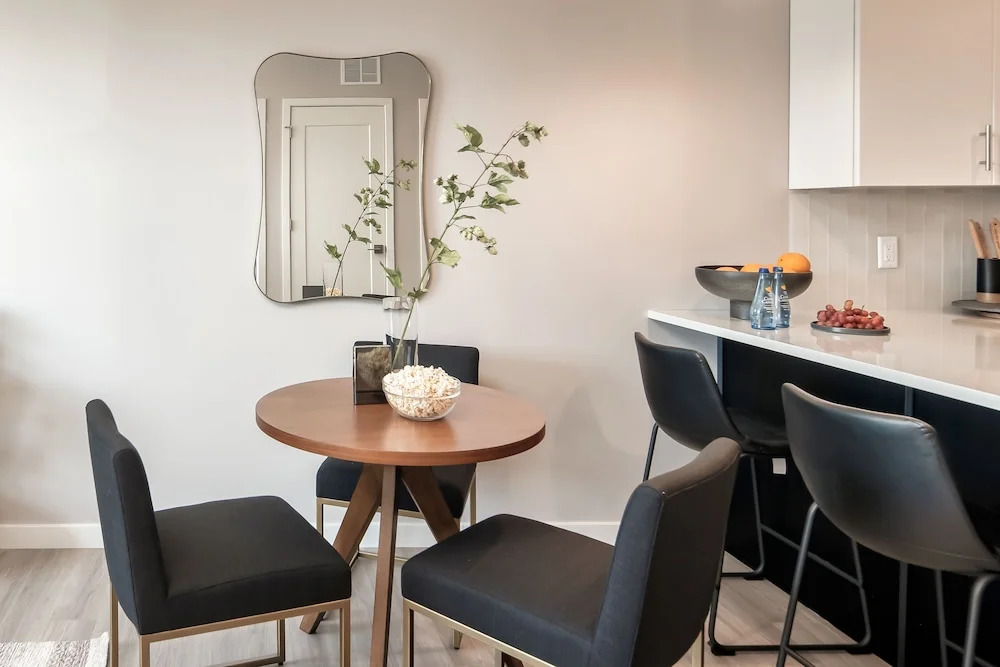 Hyatus Luxury Residences City Crossing