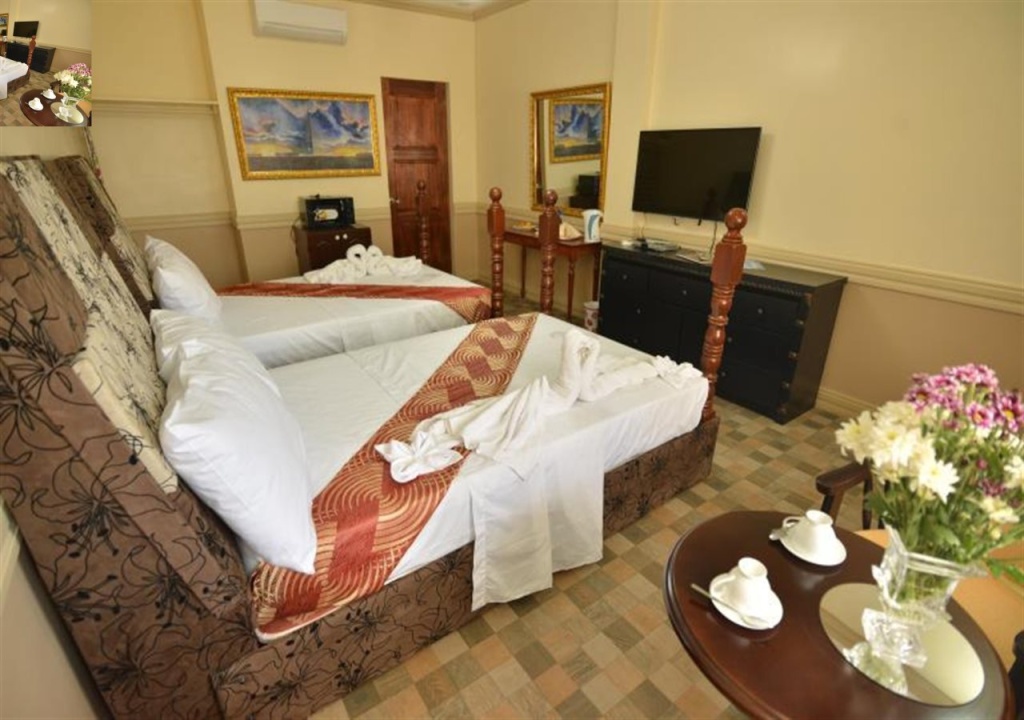 Roz And Angelique's Inn & Suites