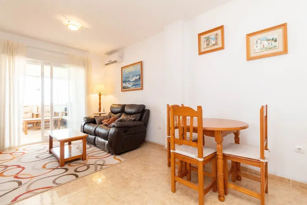 Penthouse with Sea Views & Lovely Garden