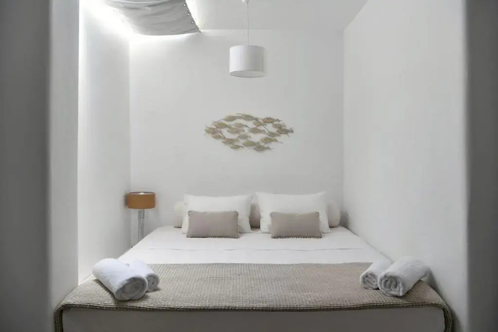 Luxury Paros Villa Villa Calypso Beautiful Serene Sleeps up to 11 Glisidia