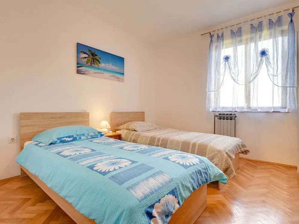Detached 6 Bedroom House with Private Pool near Ližnjan