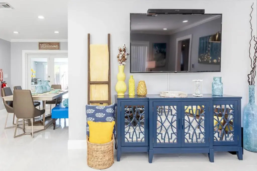 Amazing! 3br 2ba Sofa Bed, Near Beach, Heated Pool, Full Kitchen, WiFI, Patio, BBQ, Private Yard, Peaceful Neighborhood