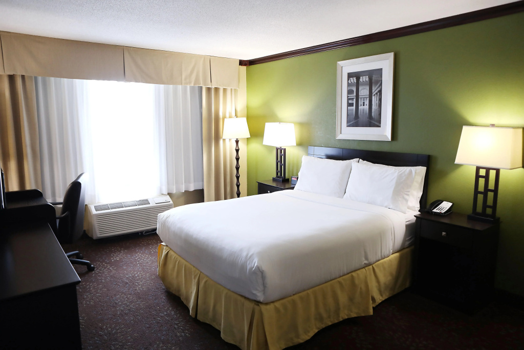Holiday Inn Chicago Oakbrook by IHG