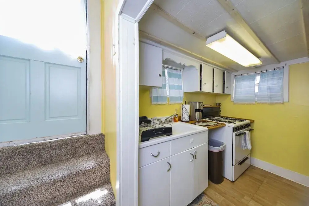 Rustic Beach Front Apt - Cozy And Right On The Beach 2 Bedroom Apts