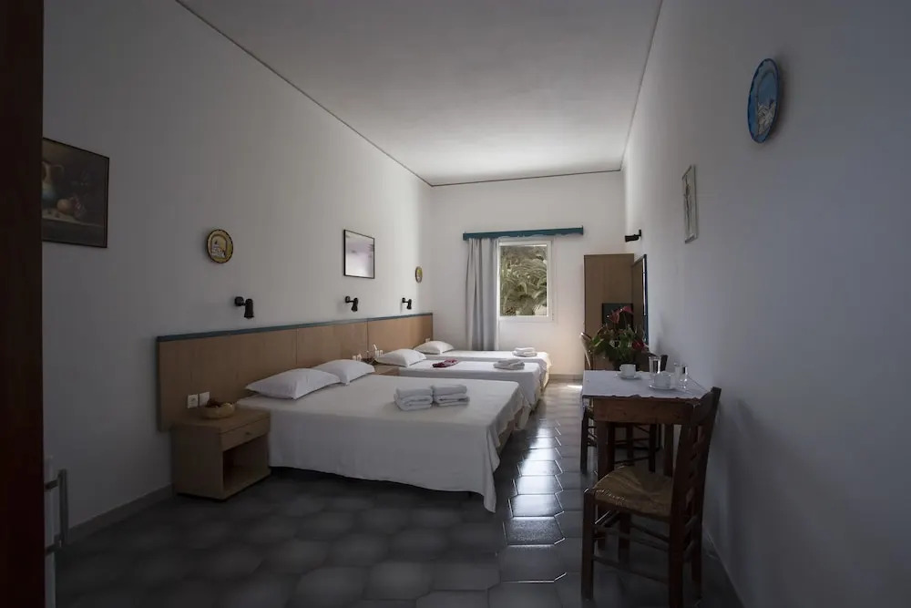 Sunrise Studios in Perissa
