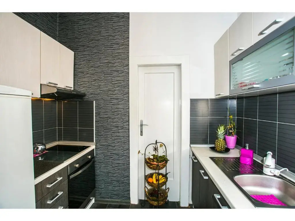 Apartment Liatris