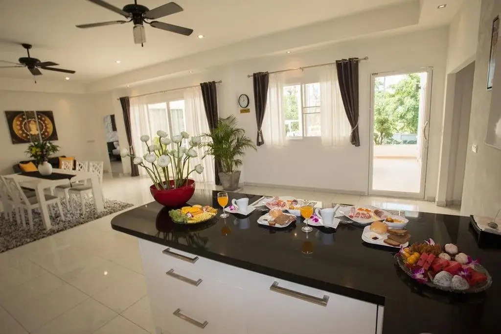 Blissful Tropical Stay at SeaLaVie Villa