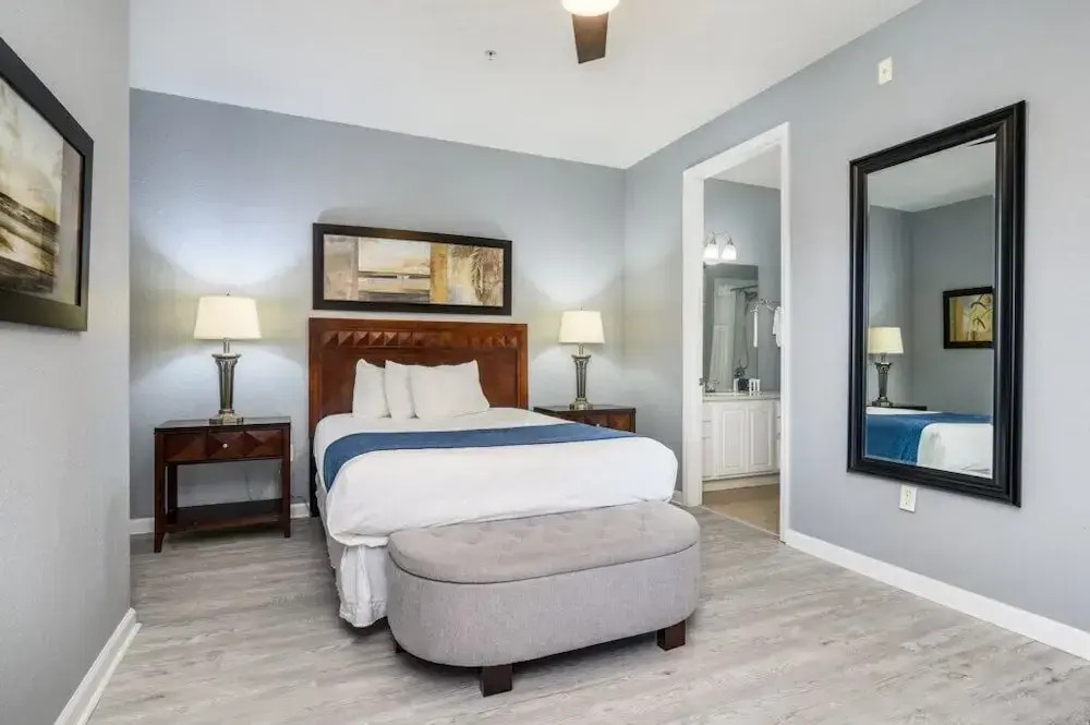 Newly Renovated Premium Condo, Vista Cay - 2002
