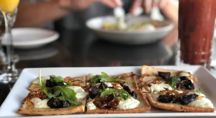 Farmer's Creekside Tavern & Inn