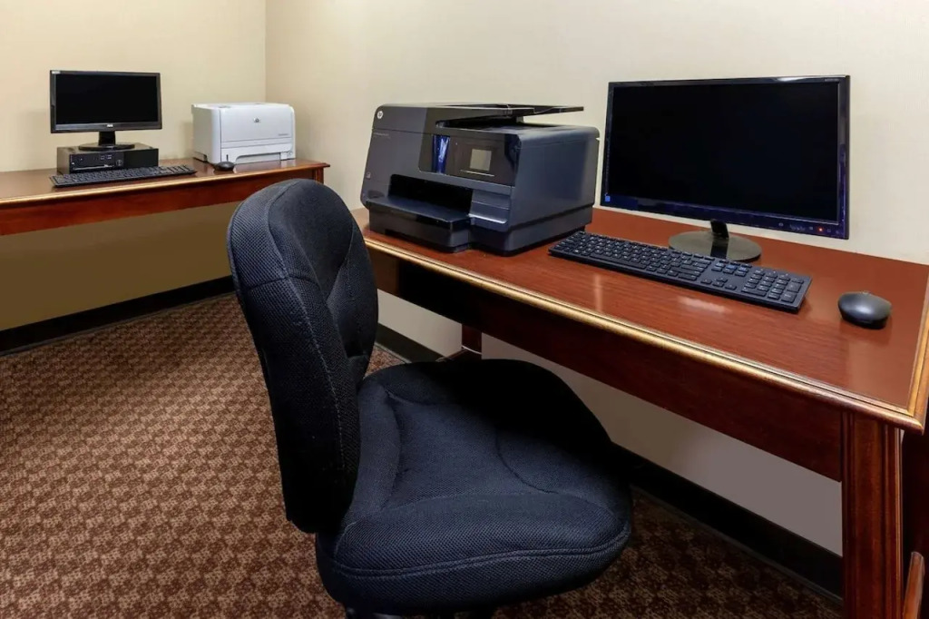 Randolph Hotel Liverpool Syracuse Airport West, Trademark