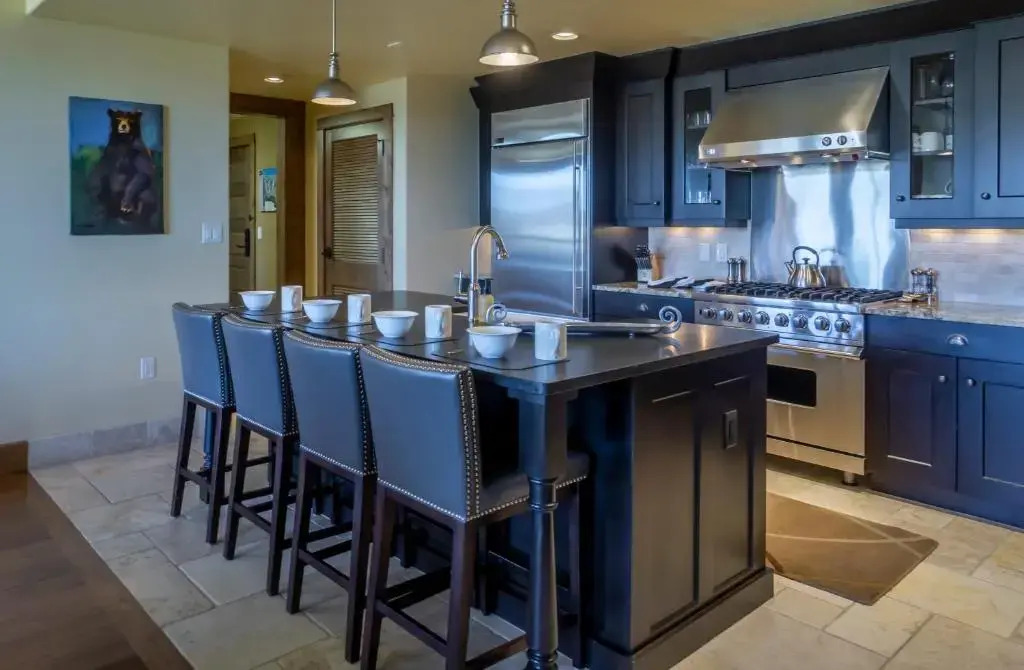 Edgemont 2401 - Luxury Ski-in Ski-out Condo