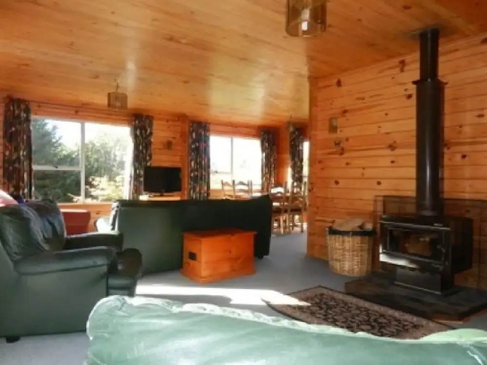 103 Chalet Cres