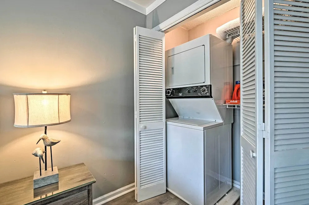 Couples Retreat w/ Balcony in Surfside Beach!