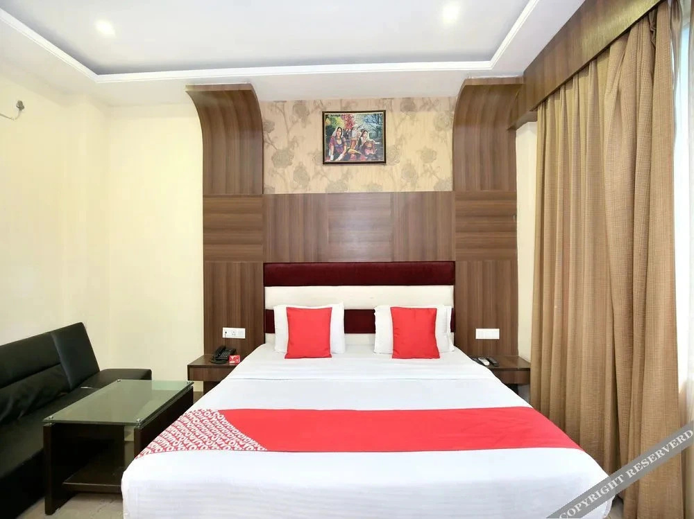 Majestic Crown by OYO Rooms