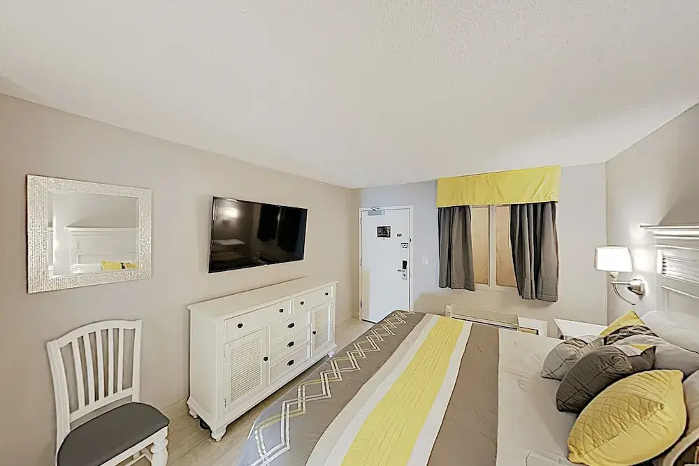 New Listing! Oceanfront Gem: Big Views & 23 Pools 1 Bedroom Condo