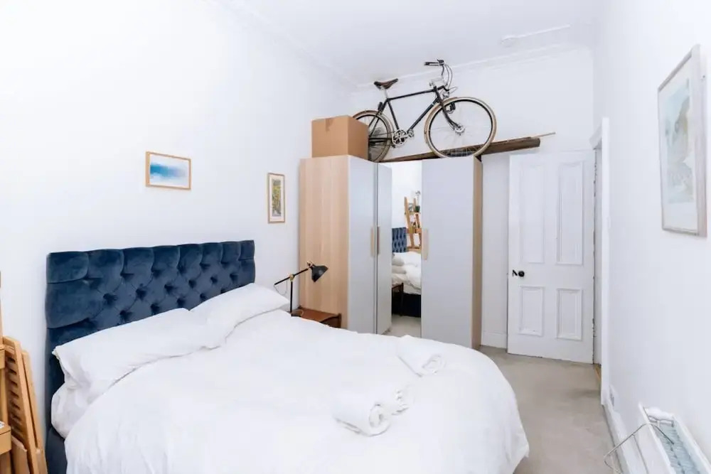 Spacious 3 Bedroom Flat in Edinburgh