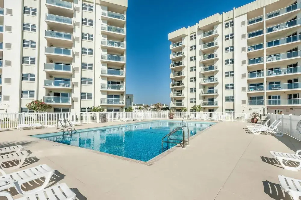 Regency Towers 405 West
