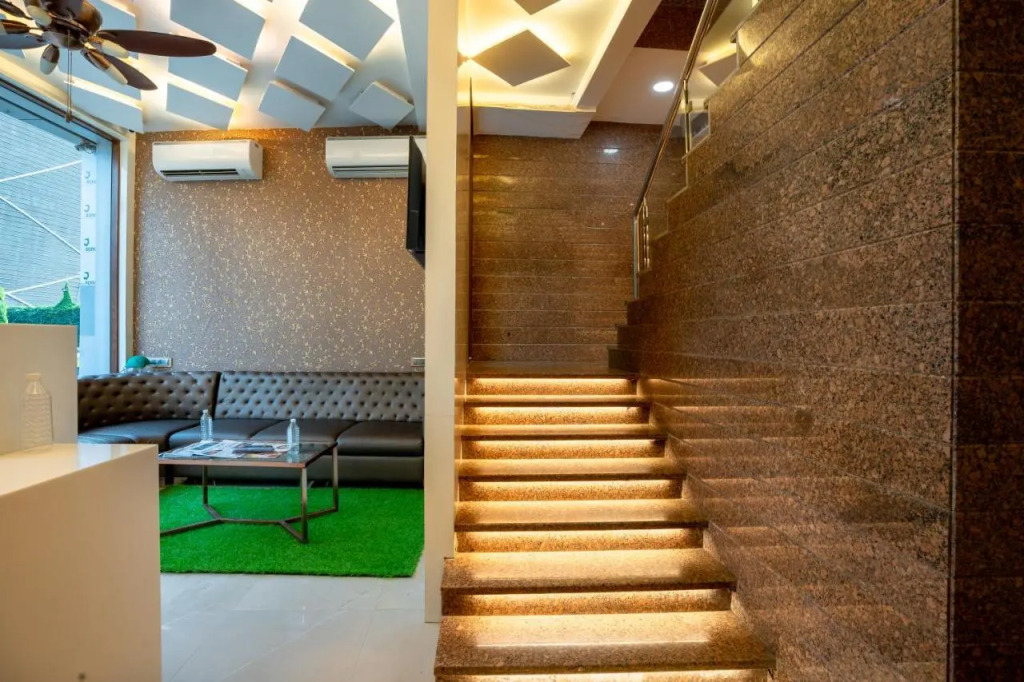 Hotel Empire - Near International Airport