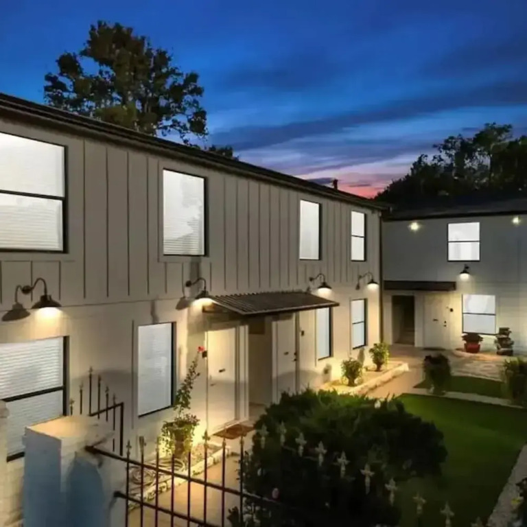 Arbor Villas I 8 Apts Sleeps 57 Great Location