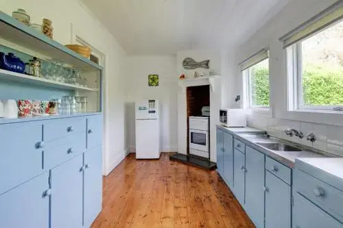 Palm Cottage - Pet Friendly Victorian Cottage