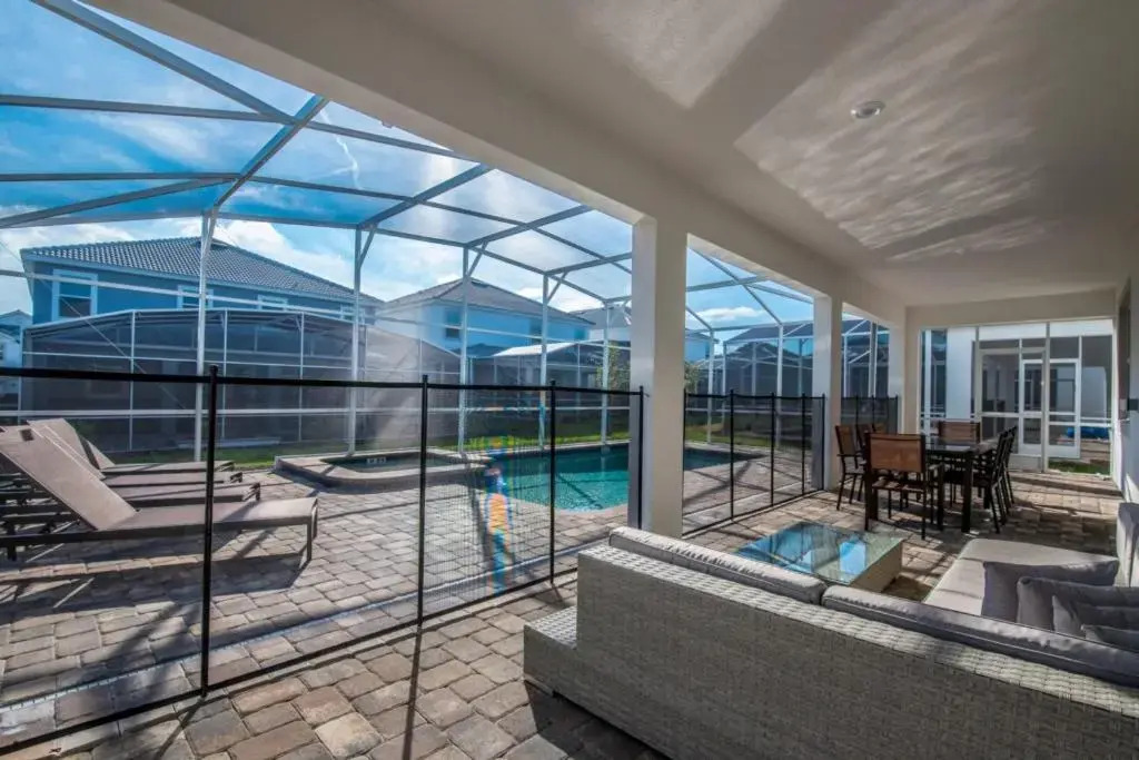 Live the Magic of Champion Gates 8 BD Sleep Up to 19 people
