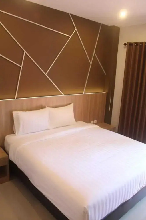 Grand Kuta Hotel Lombok - Pool - 43 inch Google TV - Strong 60Mbps WiFi - New Enhanced Management