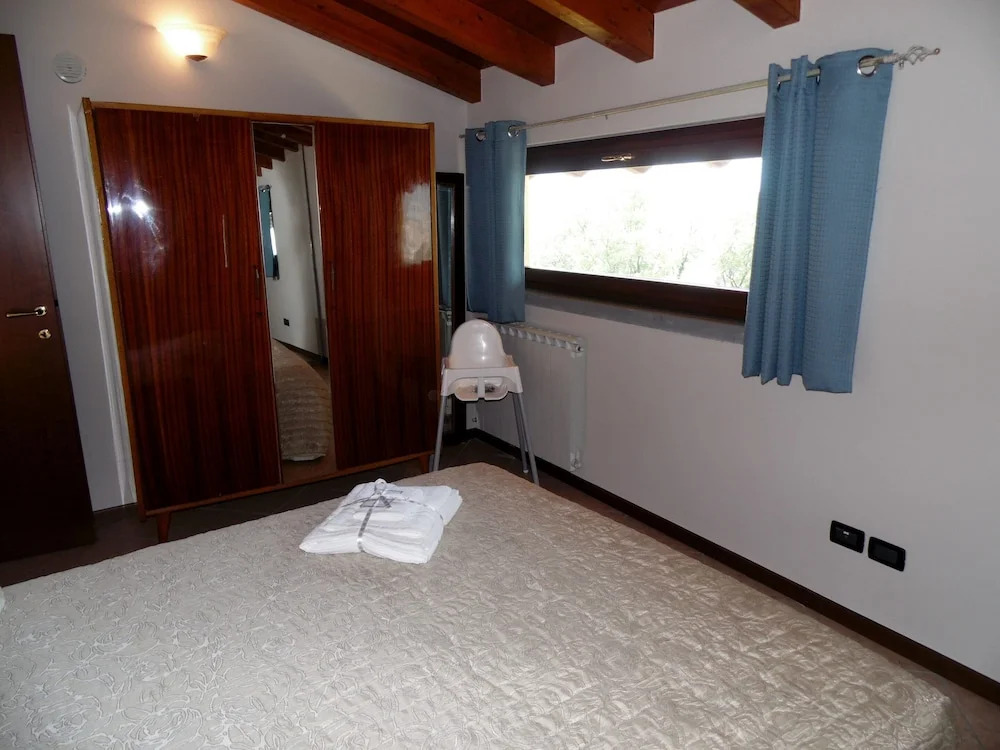 Flat by Lake Iseo With Mountain Views