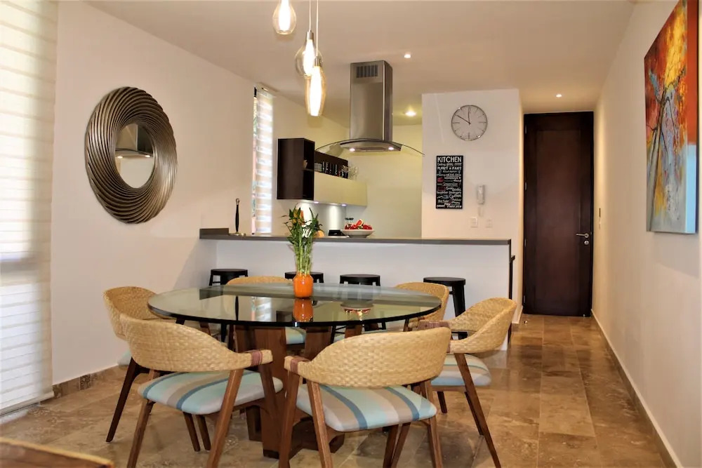 High-end comfort 2BR Condo with pool access by Happy Address