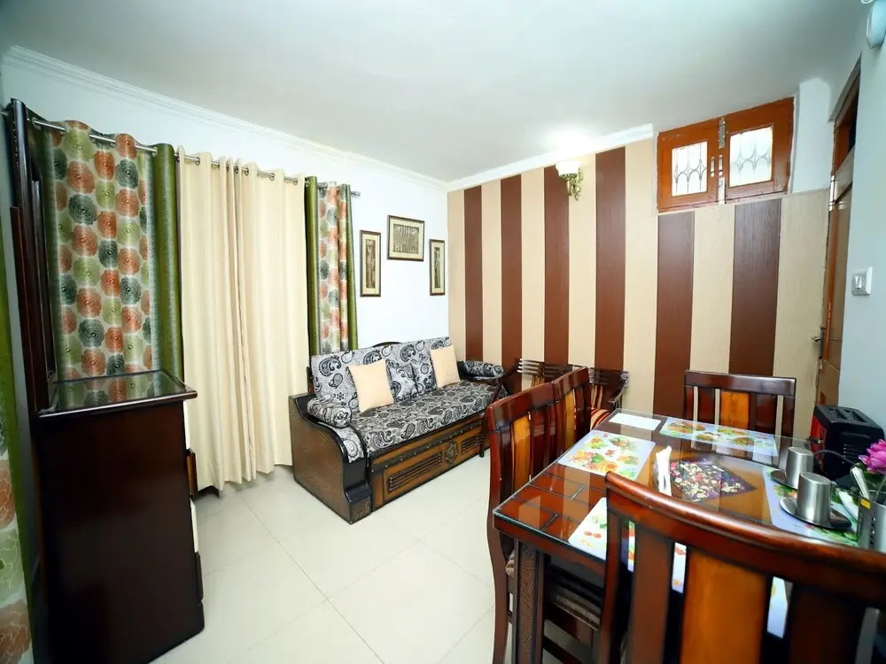 OYO 12794 Home Luxurious 1BHK Boileauganj