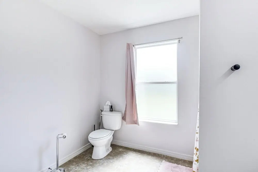Stylish Navarre House w/ Patio: 4 Mi to Beach!