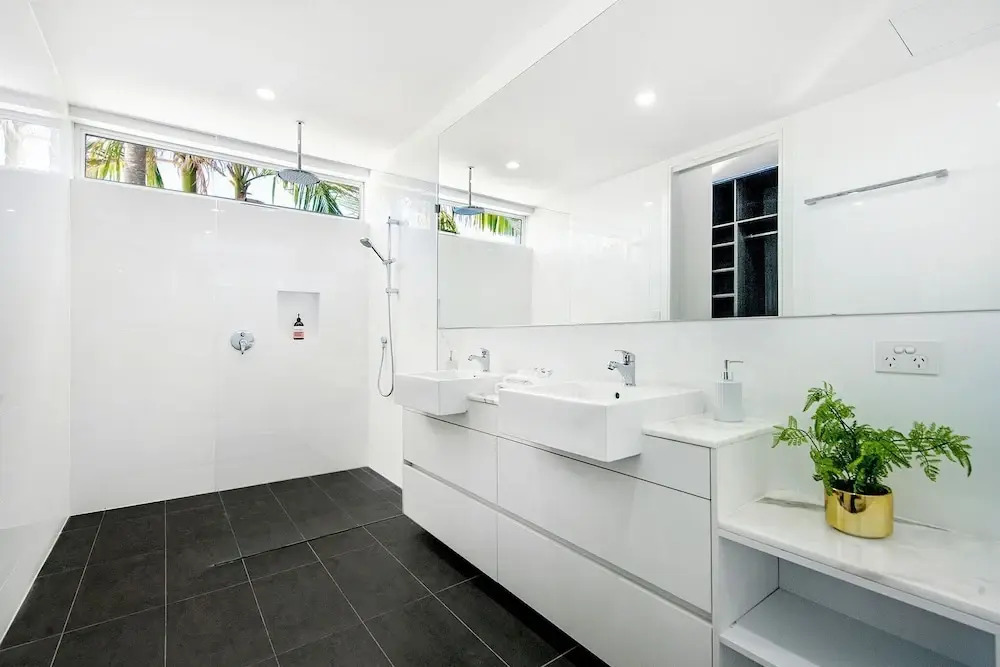Luxury 5 Bedroom House with Private Pool in the heart of Surfers Paradise