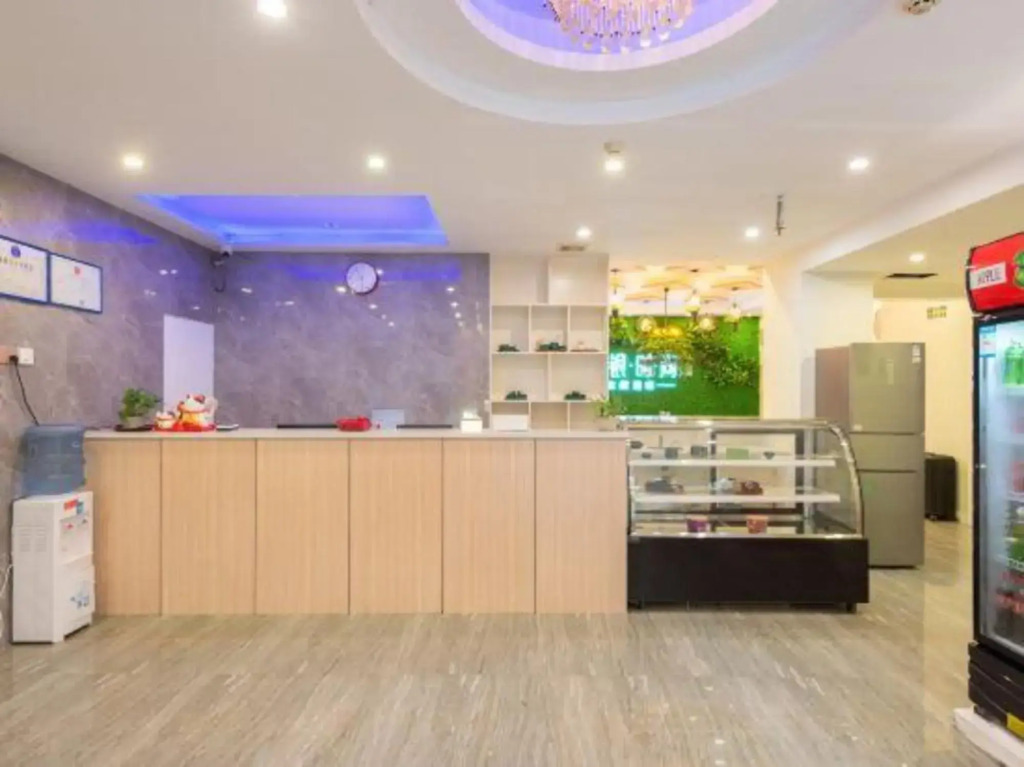 Guangzhou Huiyin Fashion Hotel (Pazhou Convention and Exhibition Xingang East Subway Station)