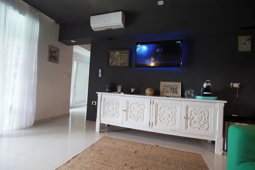BASIC MANSION plus with swimming pool & free parking